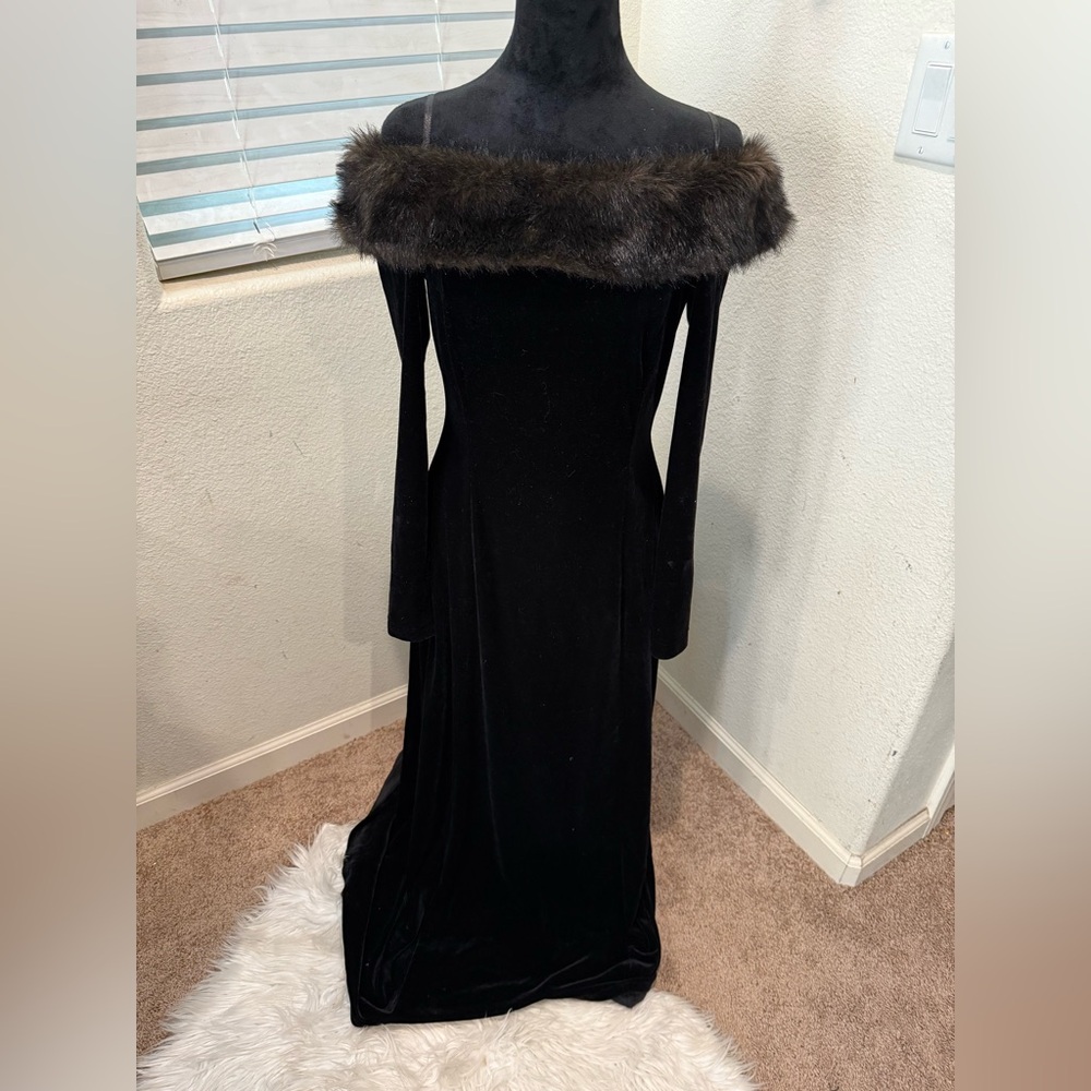 Cachet Vintage Black Velvet Dress with‎ Faux Fur Collar Neckline